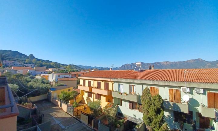 Sarroch - Villetta Trilivelli con Ampio Giardino