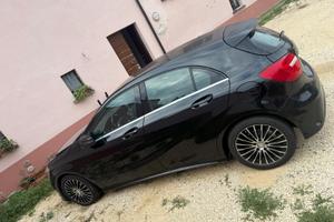 MERCEDES A 180d PREMIUM AMG