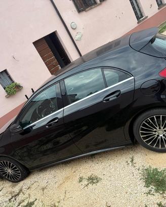 MERCEDES A 180d PREMIUM AMG