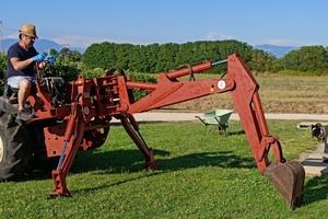 Escavatore da trattore