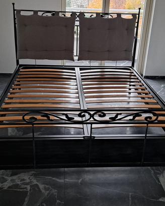 Letto elegante in ferro battuto