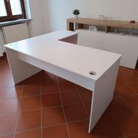 Scrivania e sedia ufficio 