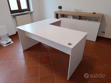 Scrivania e sedia ufficio 