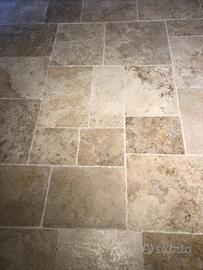 Piastrella di pietra naturale