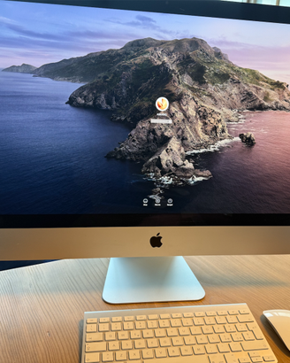 Apple iMac 27" con tastiera e Magic Mouse