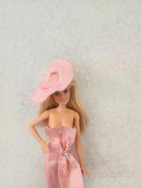 🌟 Barbie Il Film - Look Iconico Abito Rosa a Pois