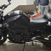 YAMAHA FZ8