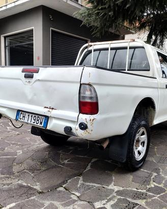 Mitsubishi L200 2.5 TDI 4WD Double Cab Pick-up