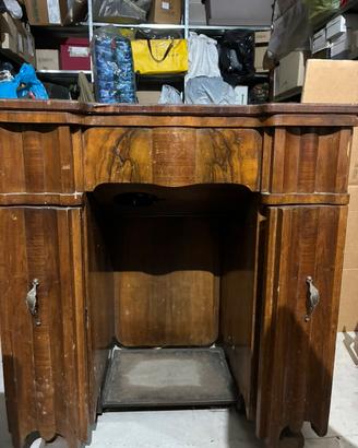 Macchina da cucire Necchi con mobile originale