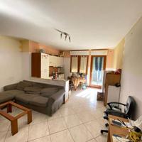 a Castiglione Spazioso Trilocale con Terrazza e Bo