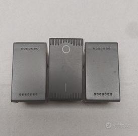 Interruttore Bipolare Ave Sistema 45 + Tappi copri