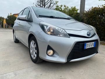 Toyota Yaris Hybrid 2014