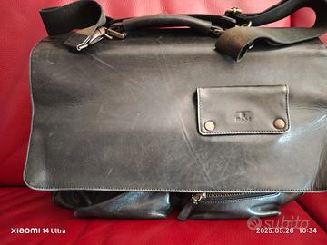 Borsa porta documenti in pelle.