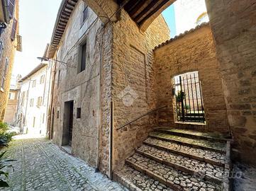 3 LOCALI A SPELLO