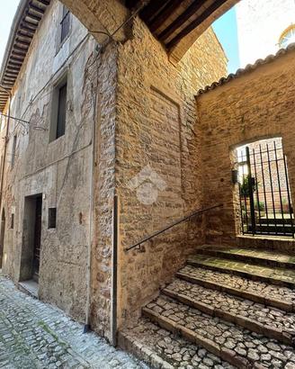 3 LOCALI A SPELLO