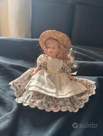 Bambola vintage in porcellana