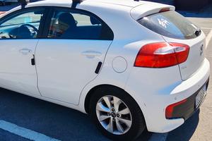auto  Kia rio gpl