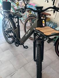 Bici a pedalata assistita marca XP  city suv