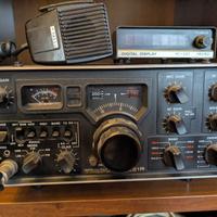 Yaesu FT-221R con YC-221