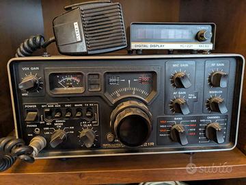 Yaesu FT-221R con YC-221