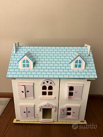 Casa dell bambole  in legno