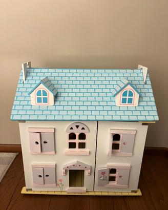 Casa dell bambole  in legno