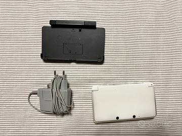 Nintendo 3DS bianco con base e caricatore original