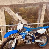 Yamaha YZ250F LEGGI