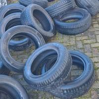 gomme è cerchi in ferro a stok