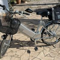 bici elettrica completa di accessori