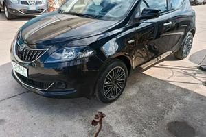 Lancia Ypsilon 1.0 FireFly 5 porte S&S Hybrid Silv