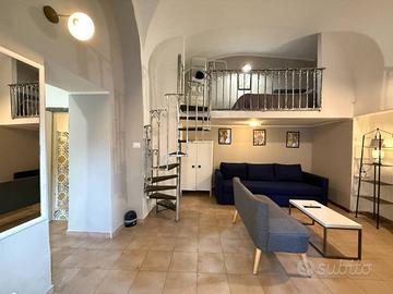 Monovano con Cucina (Via Cava - Via Crociferi)