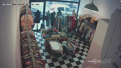 Abbigliamento vintage da negozio e arredi