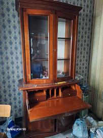 Credenza vetrina in legno con piano apribile