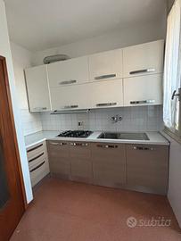 Cucina componibile completa di elettrodomestici
