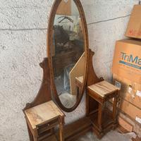 Specchiera con mensole in marmo