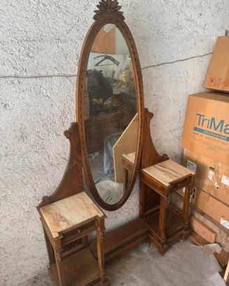 Specchiera con mensole in marmo