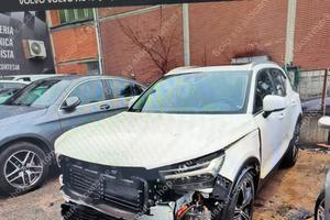 Volvo XC40 ibrida/benzina 