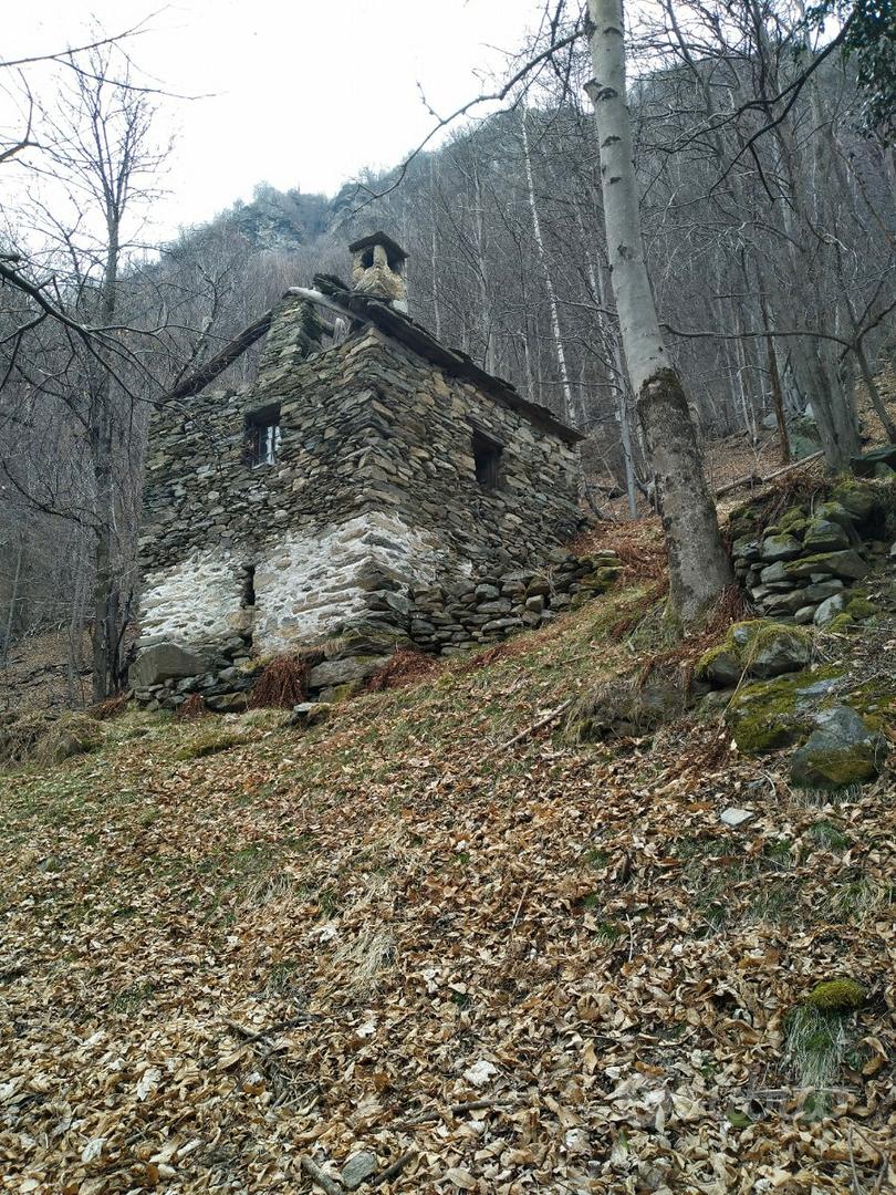 2 BAITE IN PIETRA CON TERRENO trattabili - Vista 2