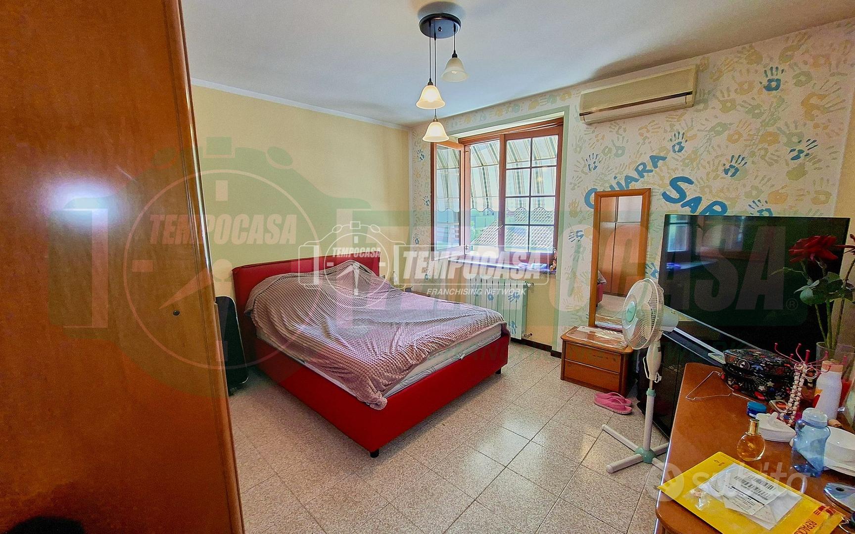 AMPIA PORZIONE DI VILLA BIFAMILIARE DI 5 LOCALI - Vista 6