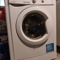 Lavatrice Indesit IWB51051
