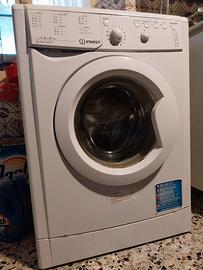 Lavatrice Indesit IWB51051