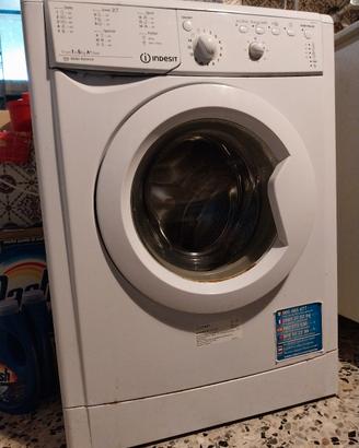 Lavatrice Indesit IWB51051