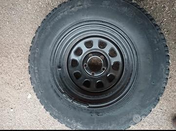 cerchi e gomme attacco jeep scampanati 