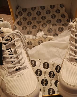 scarpe num 40. NUOVE 