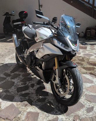 Aprilia Tuono V4