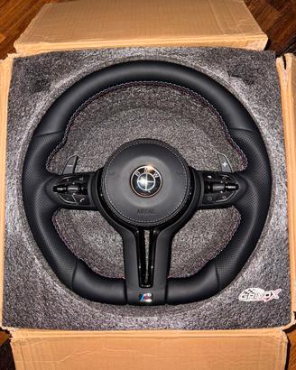 Volante BMW in pelle e pelle traforata