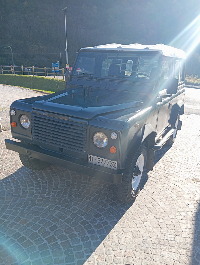 Land Rover Defender