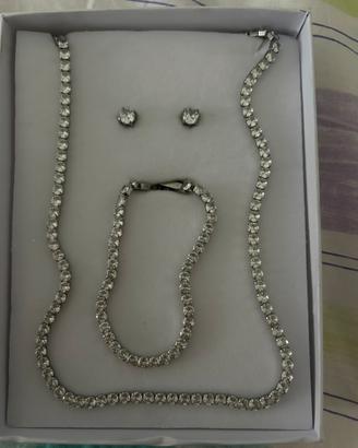 bracciale, collana e orecchini