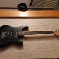 Chitarra elettrica Yamaha ERG 121